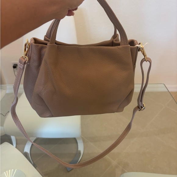 Elegant Tan Leather Made In Italy Handbag